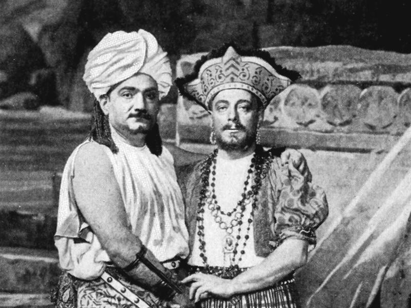 Enrico Caruso og Giuseppe de Luca i "Perlefiskerne" i Metropolitan Operaens opsætning 1917. Fra The Victrola Book of the Opera.
